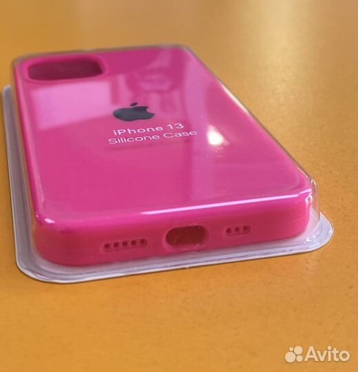 Чехол на iPhone 13 розовый
