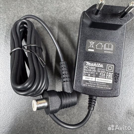 Пылесос Makita оригинал + аккумулятор + зарядка