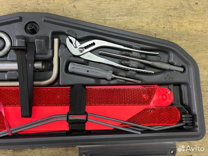 Комплект штатного инструмента bmw e38