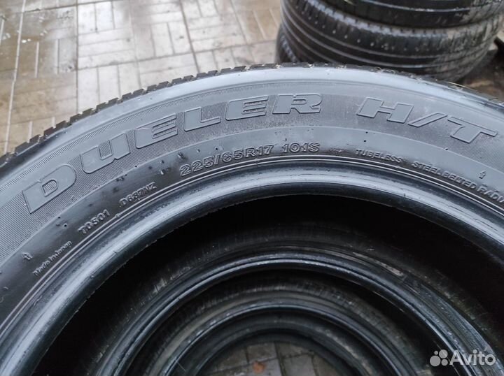 Bridgestone Dueler H/T 687 225/65 R17