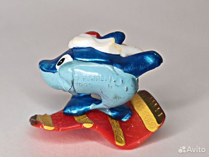 Игрушка из Киндер сюрприз акулы