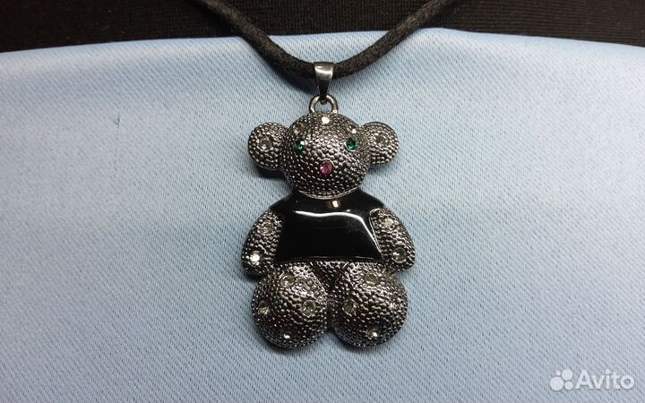 Кулон со стразами.Бижутерия