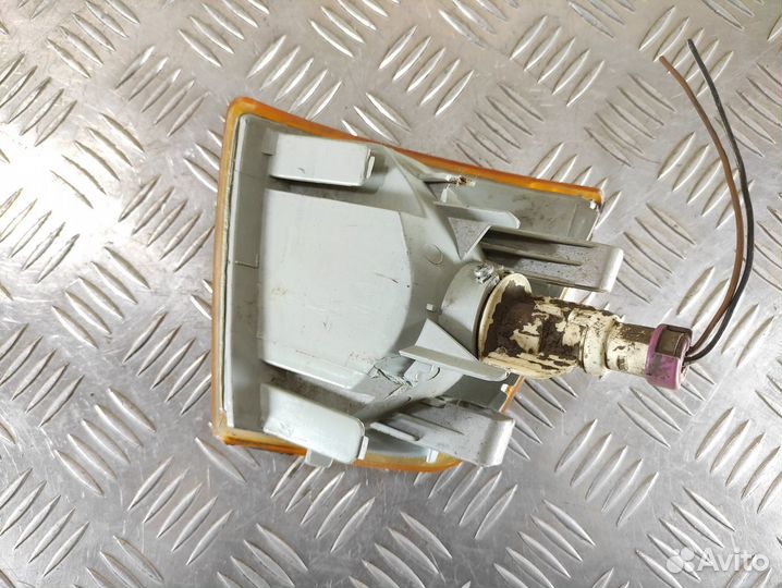 Поворотник левый Audi 80/90 1986 1991