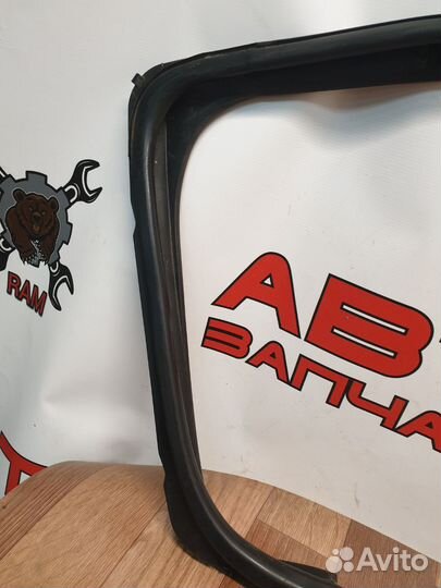 Уплотнитель стекла двери задней правой Sandero II