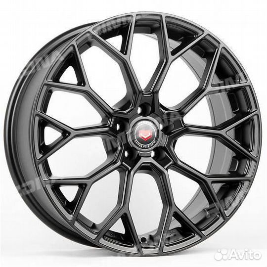 Литой диск в стиле vossen R18 5x120