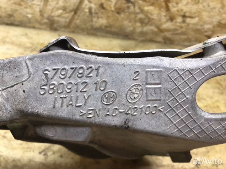 Кронштейн двигателя правый Bmw X5 E70 3.0 2012