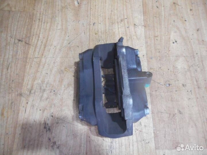 Суппорт передний правый Mercedes Benz W211 E-Klas