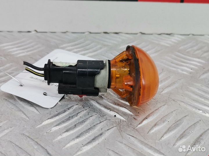 Повторитель передний правый Jeep Liberty 2003