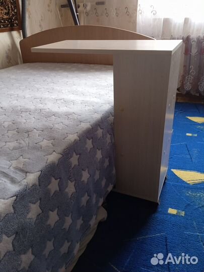Продам прикроватный столик