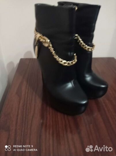 Ботинки женские