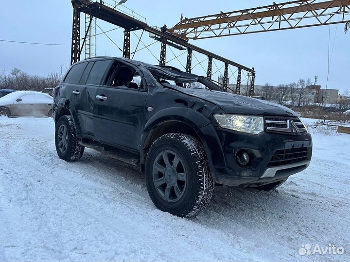 Молдинг Передний Правый Mitsubishi Pajero Sport 2