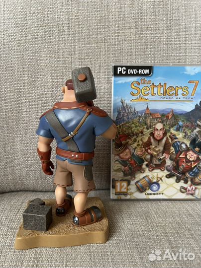 Коллекционное издание игры Settlers 7 с фигуркой