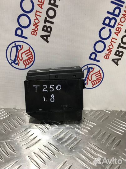 Кнопка обогрева заднего стекла Toyota Avensis T250