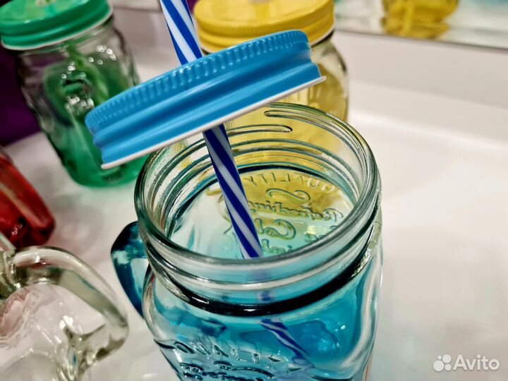 Банка кружка стеклянная с крышкой ручкой трубочкой