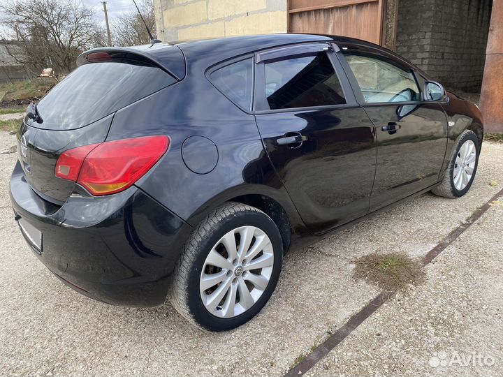 Opel Astra 1.4 МТ, 2011, 246 000 км