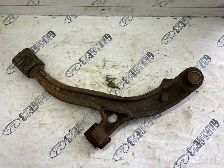 Рычаг передний правый Dodge Caravan
