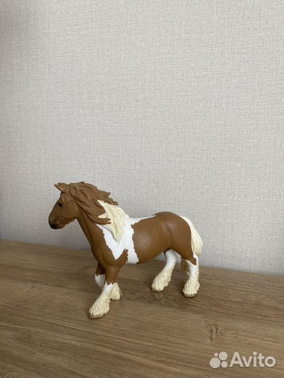 Продам фигурку лошадь schleich