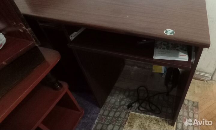 Письменный стол с тумбой