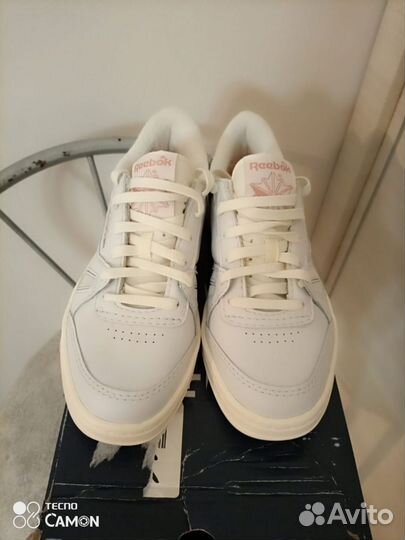 Кроссовки женские