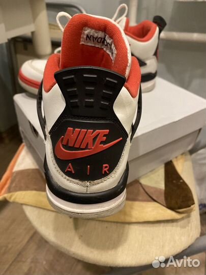 Nike Air Jordan 4 Retro