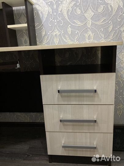 Письменный стол