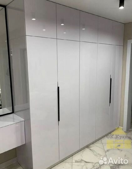 Шкаф с зеркалом