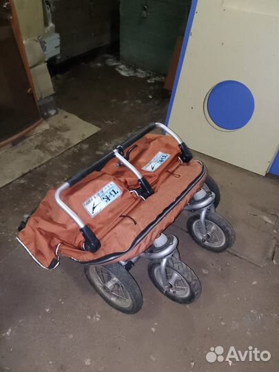 Коляска для двойняшек