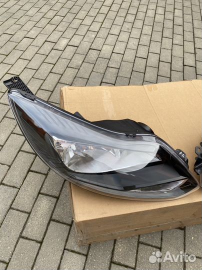 Фара передняя на Форд Фокус 3