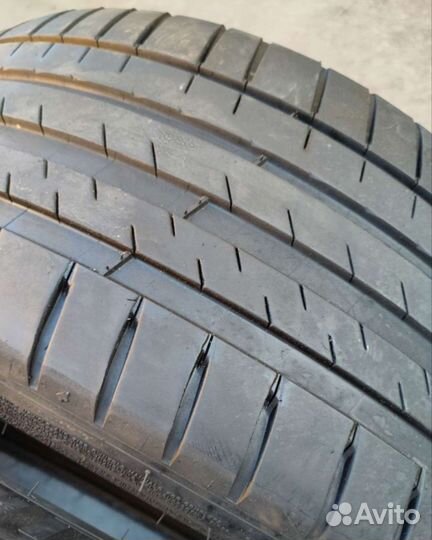 Michelin Pilot Sport 4 245/40 R19 98Y