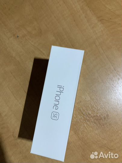 Коробка от iPhone SE 2016