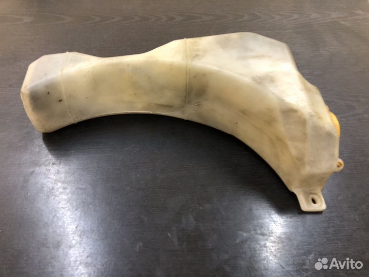 Расширительный бачек Subaru Forester 2 SG