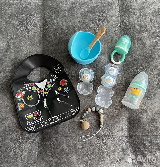 Посуда для малыша (бутылочка, пустышка, тарелка)