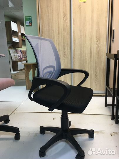 Офисное кресло