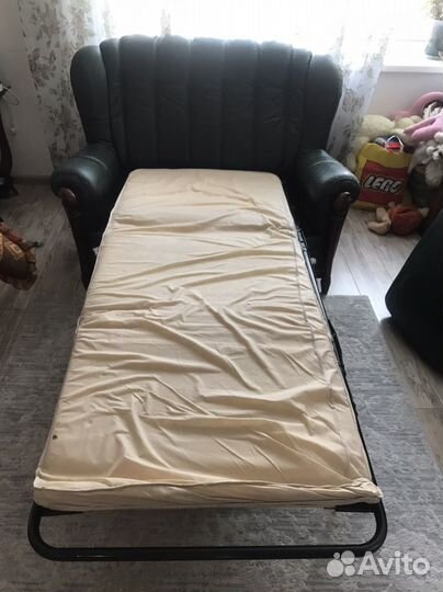 Кожаный диван