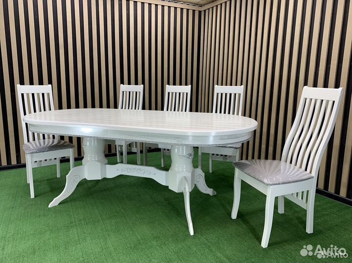 Стол и стулья