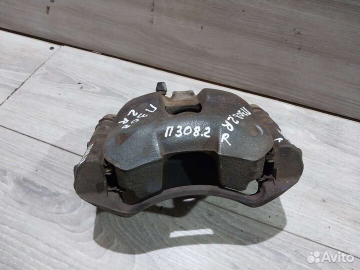 Суппорт передний Peugeot 308 левый / правый