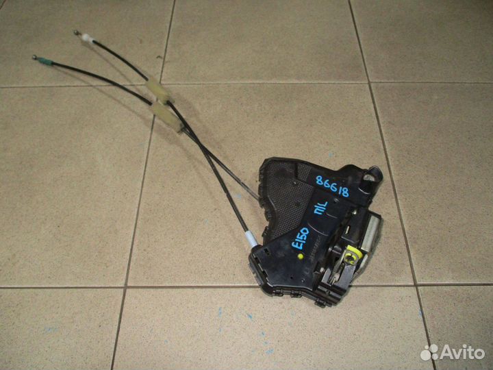 Замок двери передней левой Toyota Corolla (E150)