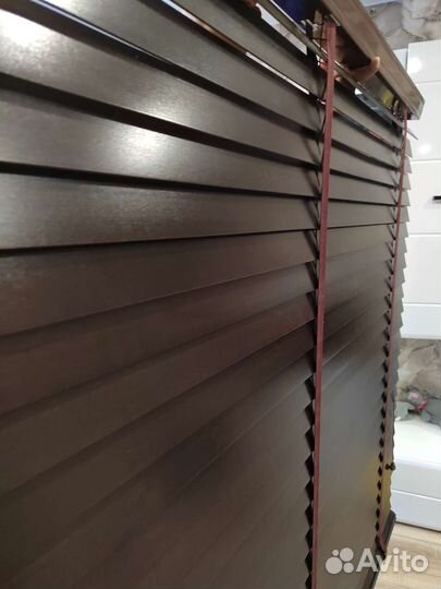 Жалюзи горизонтальные деревянные