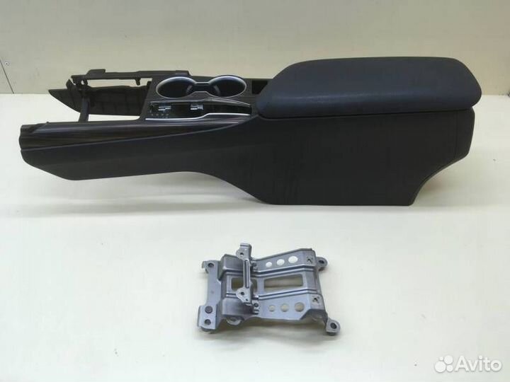 Консоль Toyota Camry