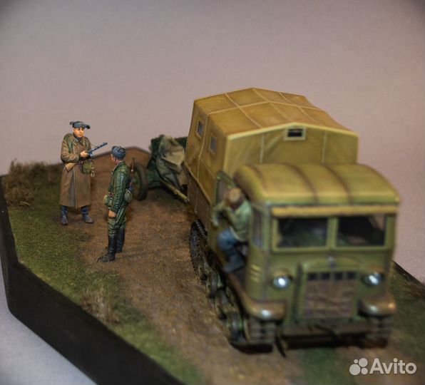 Модель гусеничного тягача стз-5 в масштабе 1/35