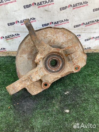 Кулак поворотный передний правый Mitsubishi Lancer