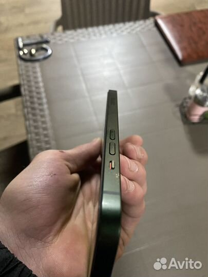 Телефон iPhone 13