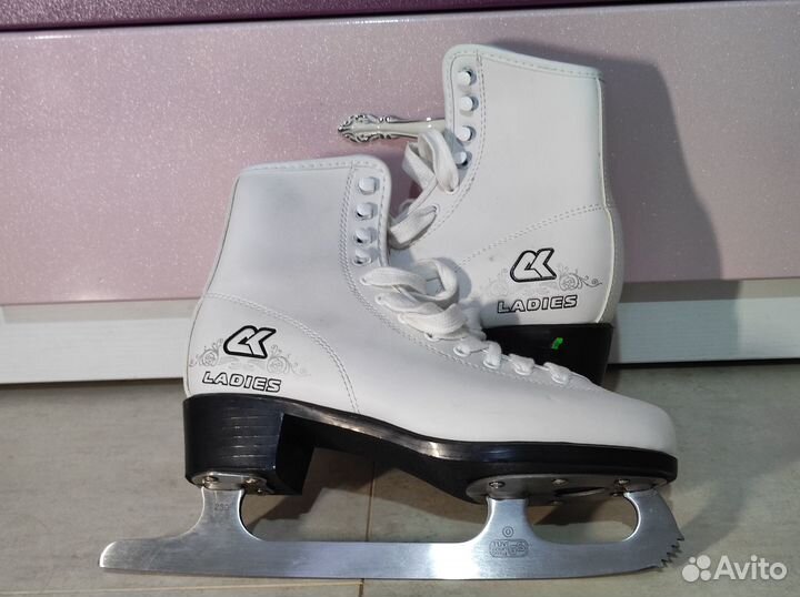 Женские коньки для фигурного катания
