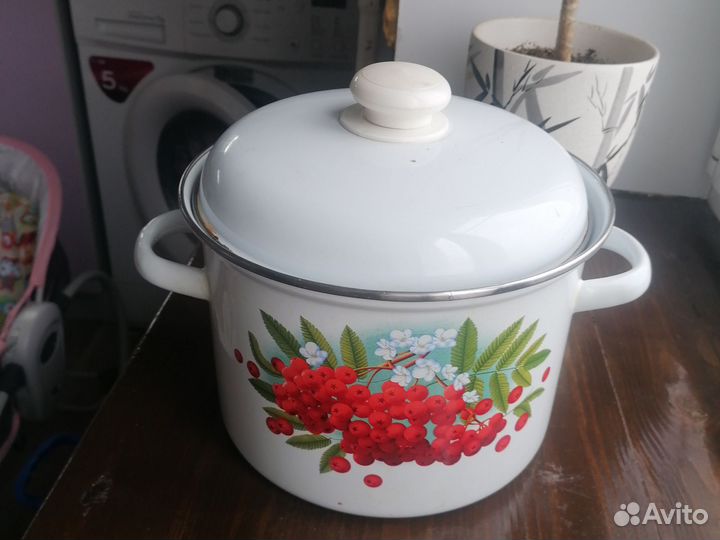 Кастрюля эмалированная