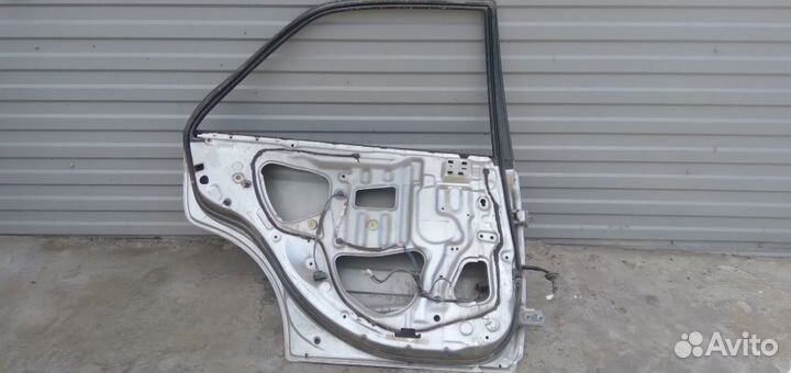 Дверь зад левая б/у Toyota Carina AT211 1996-2001