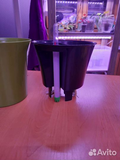 Кашпо с автополивом 