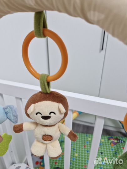 Дуга с игрушками для новорожденных