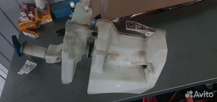 Бачок омывателя passat cc