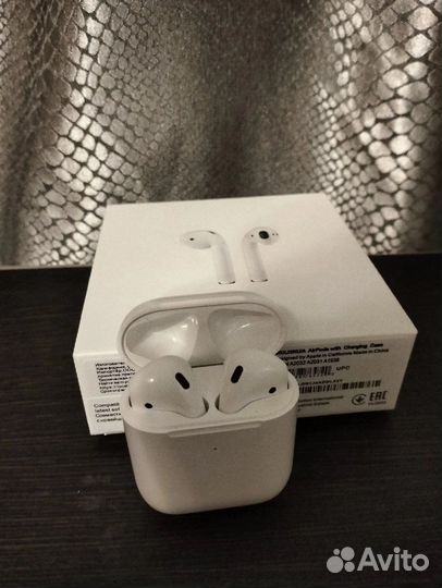 Apple AirPods + чехол