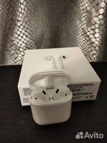 Apple AirPods + чехол
